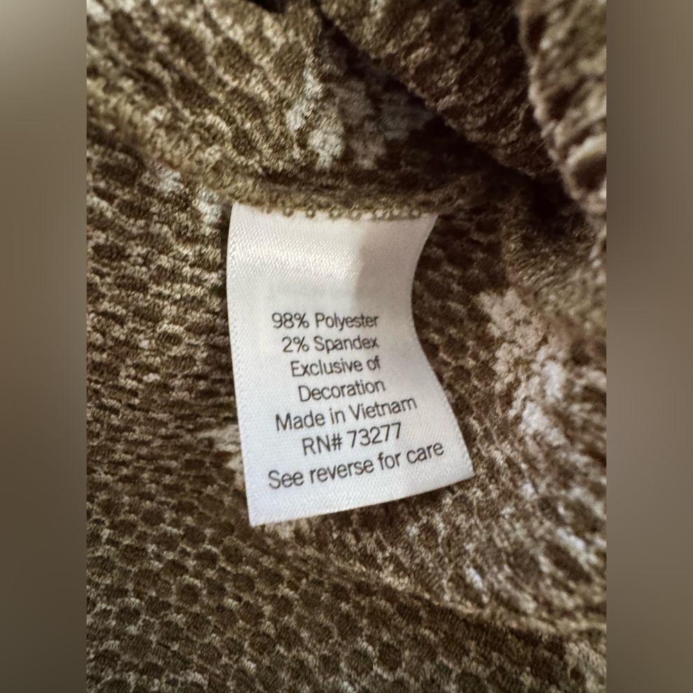 Croft & Barrow Olive and Cream Knit Top - Picture 8 of 8